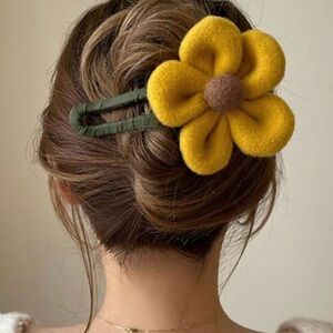 Large flower hair clip.